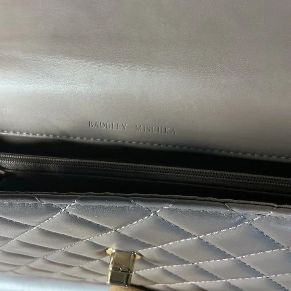 Badgley Mischka Quilted Taupe Crossbody Bag Gold Chain NWT Vegan Leather - Picture 9 of 12